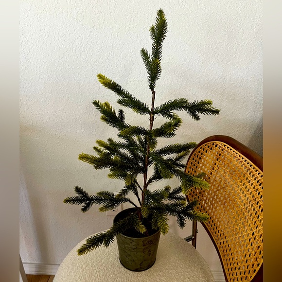 Holiday tree decor - Picture 1 of 5